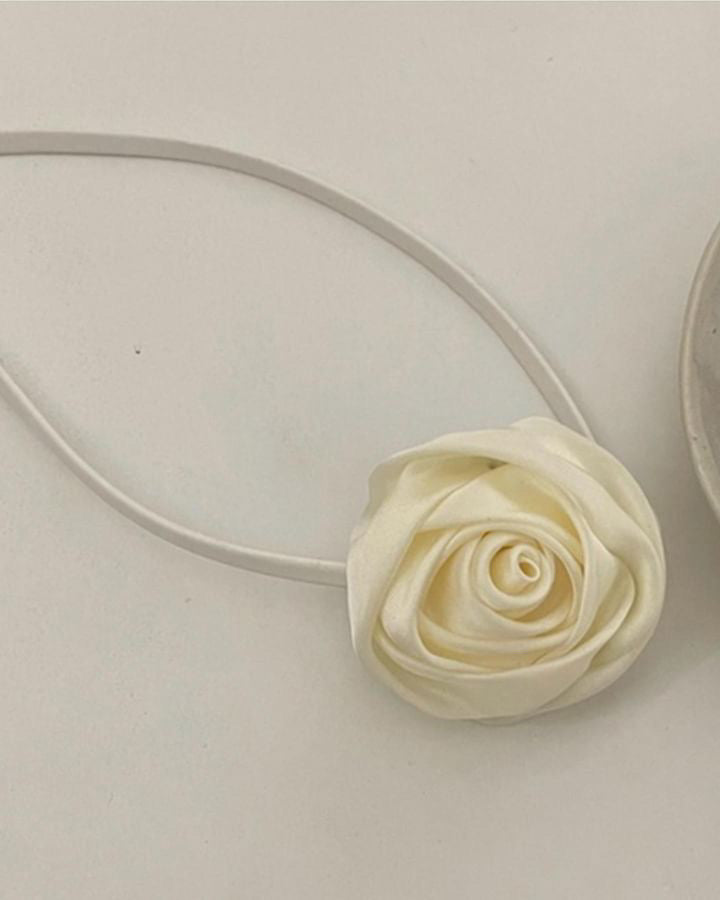 Rosette Choker Necklace